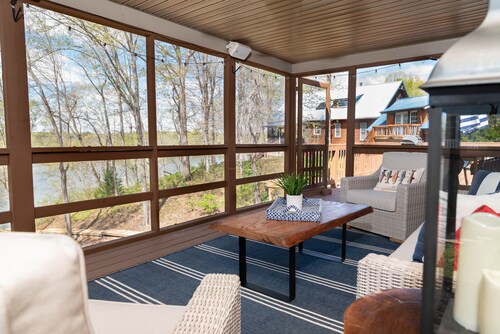 Charming Home, Main Lake, Great Views, Sunsets, Lake Gaston