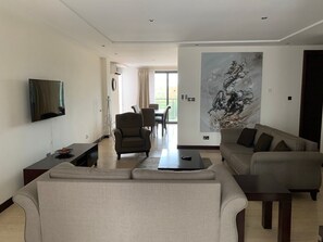 Living area - Entire Serviced Apartment in the heart of Accra City. (Accra)