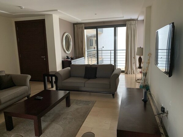 Living area - Entire Serviced Apartment in the heart of Accra City. (Accra)