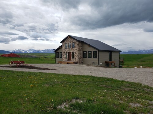 HILLTOP HAVEN, MOUNTAIN VIEW, 15 MIN TO WATERTON