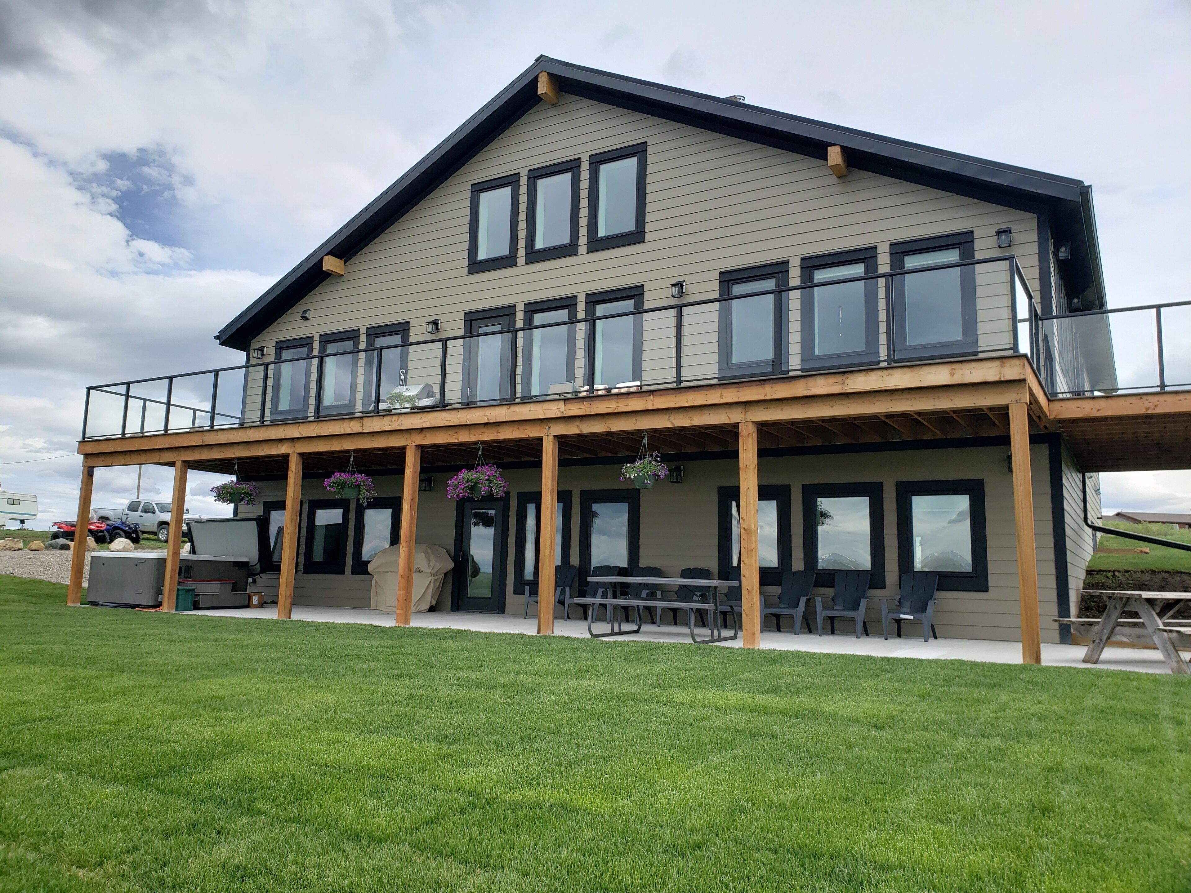 Enjoy the backyard, hot tub, hammock, bbq & lounge chairs on your private patio