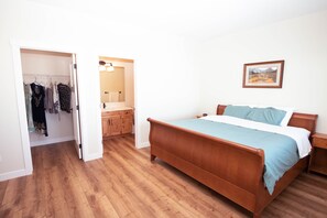 4 Schlafzimmer, Schreibtisch, Bügeleisen/Bügelbrett, kostenloses WLAN