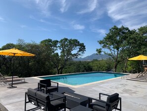 Outdoor pool, a heated pool - Calistoga Mid-Century-Modern w/Pool 4BD/4BA -- Sleeps 8 (Calistoga)