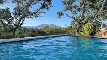 Piscina all'aperto, una piscina riscaldata