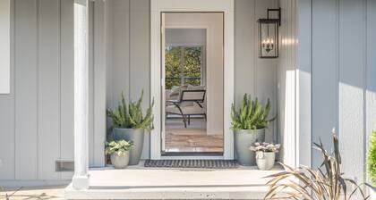 Calistoga Mid-Century-Modern w/Pool 4BD/4BA -- Sleeps 8