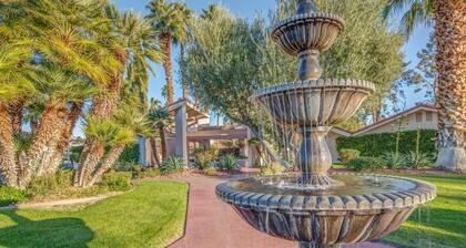 ★Golf & Couples Oasis★ Midcentury w/6 Pools, Hot Tub