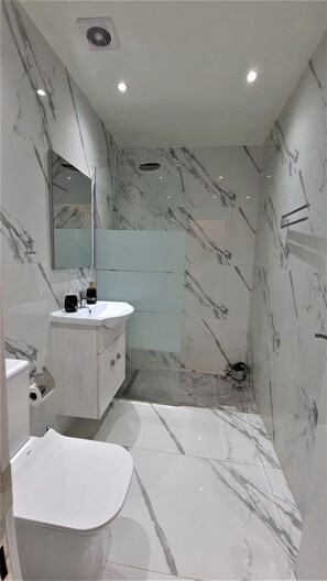 Bathroom - Paphos Light House Apartment (Paphos)