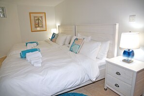 3 Schlafzimmer, Schreibtisch, Bügeleisen/Bügelbrett, Reisekinderbett