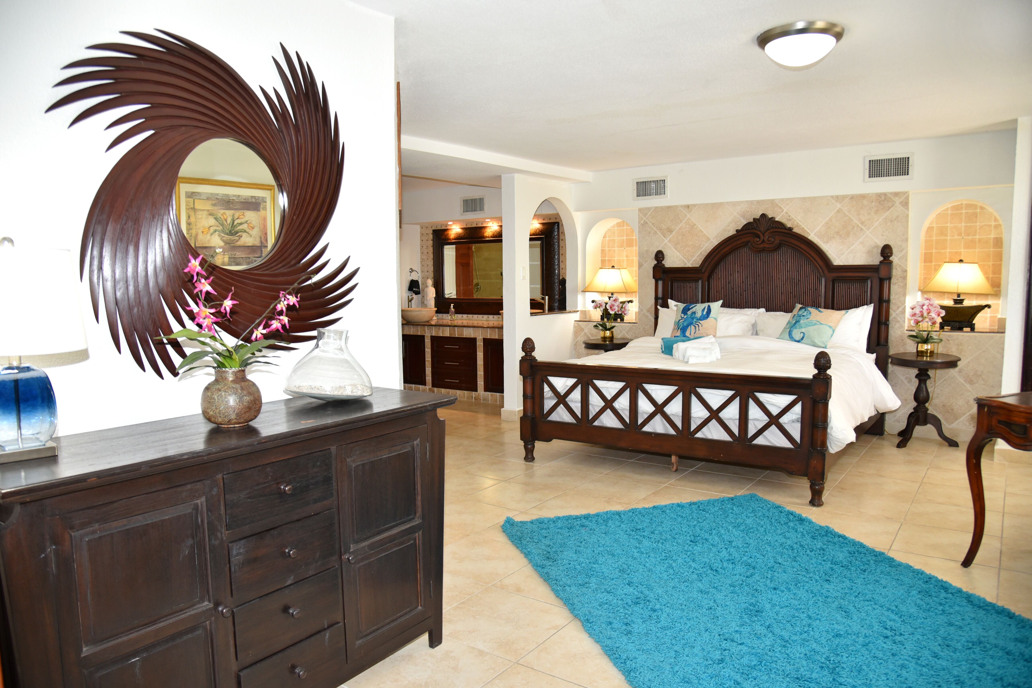 3 bedrooms, desk, iron/ironing board, travel cot