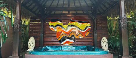 Tina de hidromasaje al aire libre