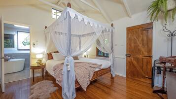 2 bedrooms, Egyptian cotton sheets, iron/ironing board, free WiFi