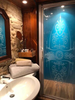 Badewanne, Handtücher, Seife