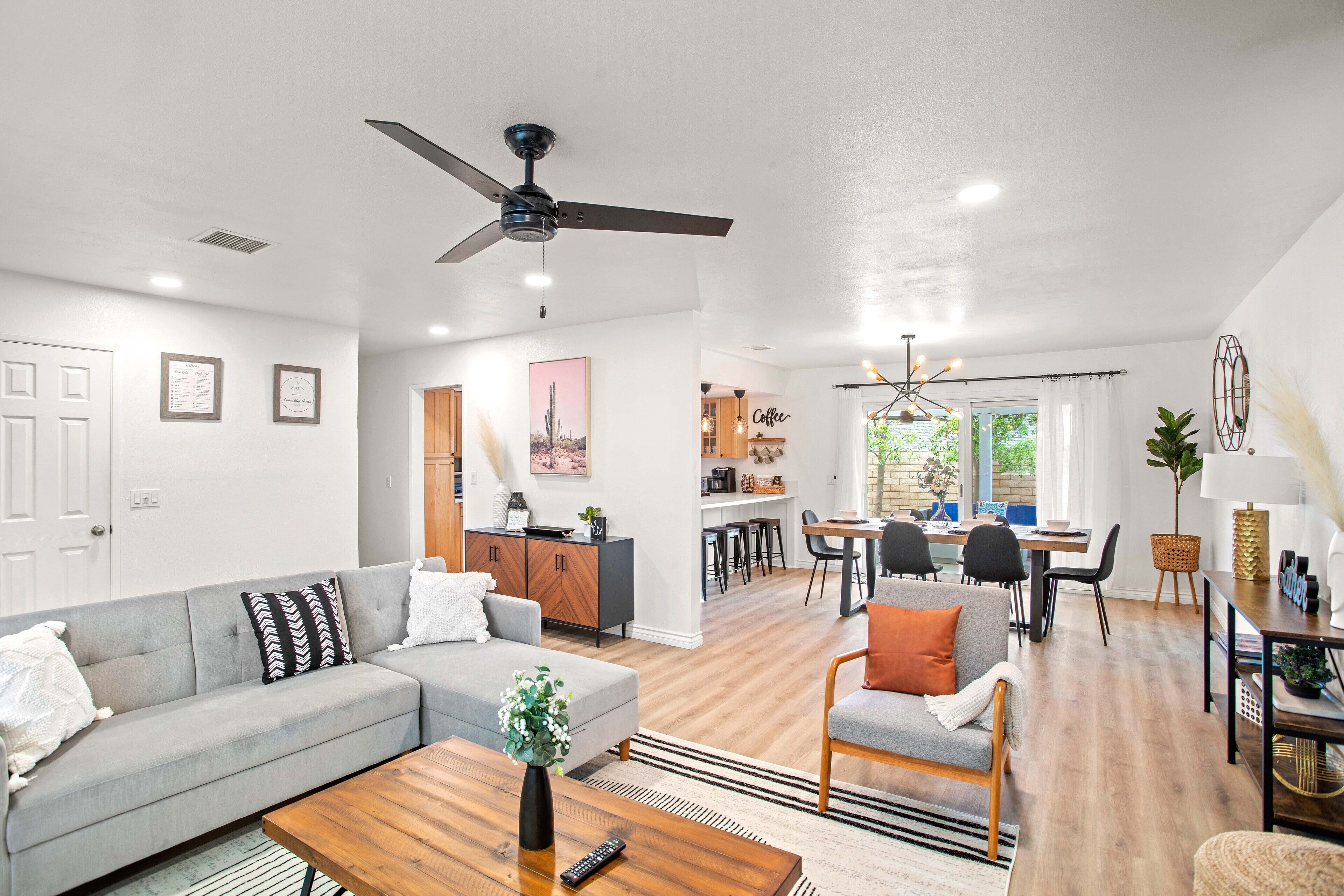 Smart-TV, Kamin, Videospiele, Tischfußball