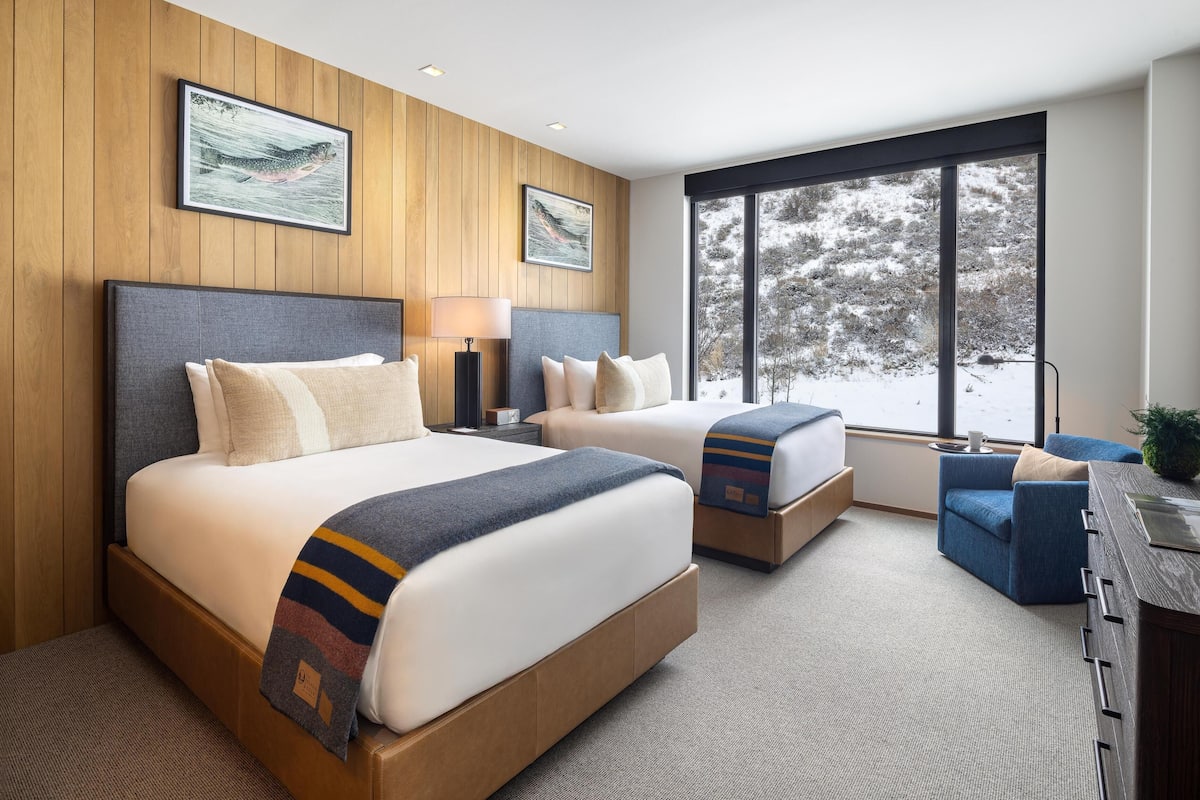 Premium bedding, pillow-top beds, free minibar, desk