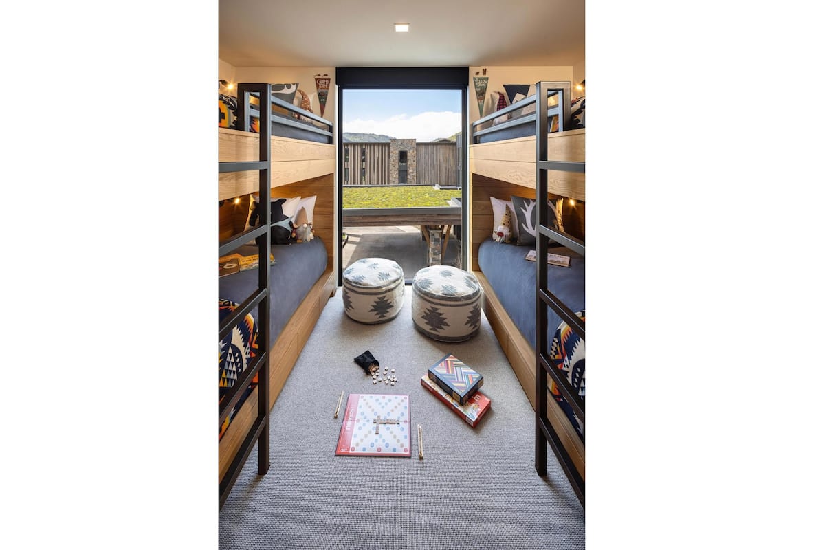 Premium bedding, pillowtop beds, free minibar, desk