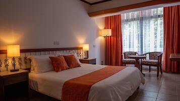 In-room safe, bed sheets