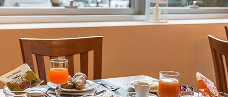 Ilmainen päivittäinen buffetaamiainen