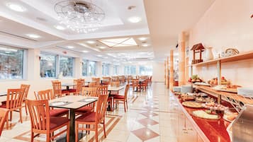 Free daily buffet breakfast