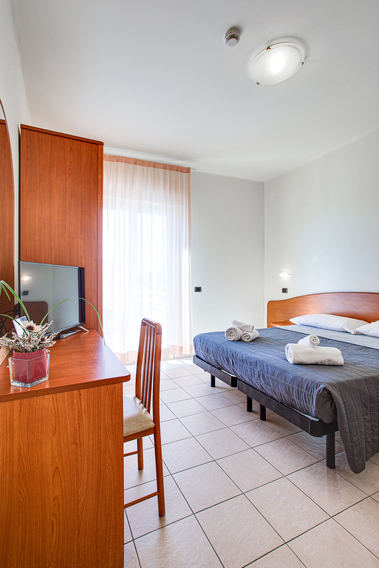 Standard Room | Minibar, in-room safe, free WiFi, bed sheets