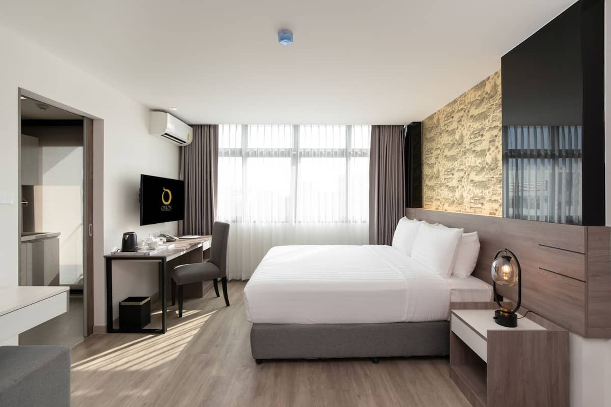 Premier Double Room | Premium bedding, free minibar items, in-room safe, desk