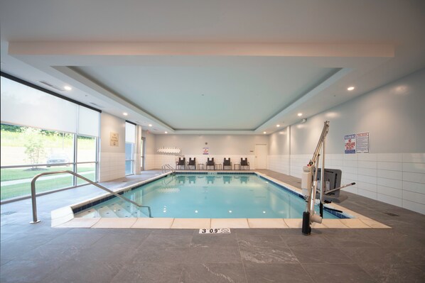 Indoor pool, pool loungers
