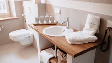 Apartment (3, Die Wohlfuehlerei) | Bathroom | Shower, hair dryer, bathrobes, heated floors