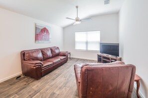 House, 2 Bedrooms | Living room
