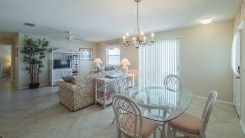 House, 2 Bedrooms | Dining
