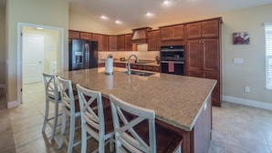 Private kitchen - Hensley Avenue 5829 (Wildwood)