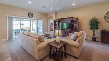 House, 3 Bedrooms | Living room