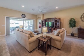 House, 3 Bedrooms | Living room