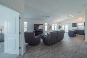 House, 3 Bedrooms | Living room - Gilson Loop 489 (Wildwood)