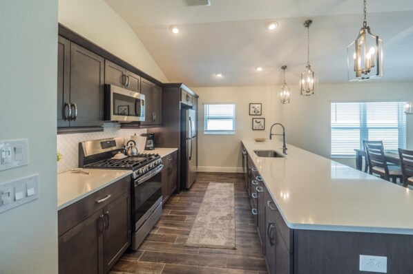 House, 3 Bedrooms | Private kitchen