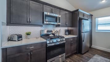 House, 3 Bedrooms | Private kitchen