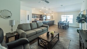Interior - Freitag Avenue 6003 (Wildwood)