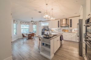 House, 2 Bedrooms | Private kitchen
