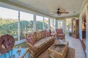 House, 2 Bedrooms | Living room