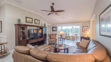 House, 2 Bedrooms | Living room