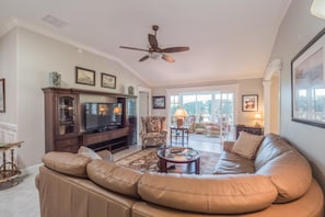 House, 2 Bedrooms | Living room - Little Mountain Loop 2411 (The Villages)