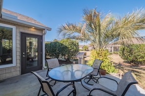 House, 2 Bedrooms | Balcony