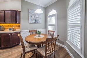Dining - Nestlebranch Avenue 3488 (Wildwood)