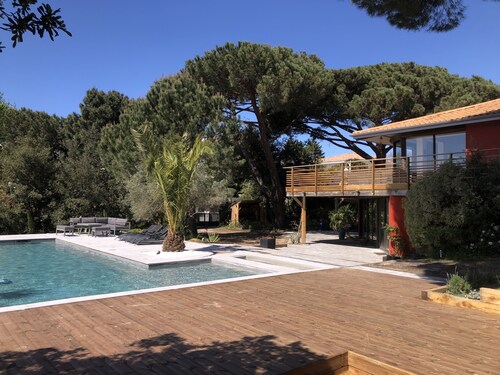 2-bedroom with pool, 2-minute walk from the sea in a park in middle of Arcachon