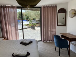 2 chambres, fer et planche à repasser, Wi-Fi gratuit, draps fournis