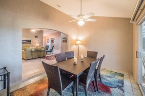Casa, 3 habitaciones | Restaurantes
