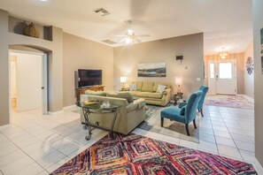 House, 3 Bedrooms | Living room - Soledad Way 1057 (Lady Lake)