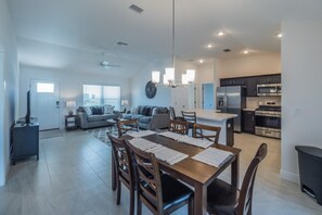 Casa, 3 habitaciones | Restaurantes