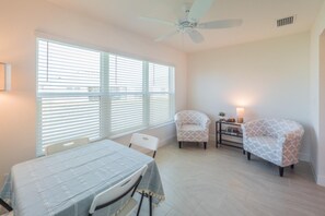 House, 3 Bedrooms | Dining
