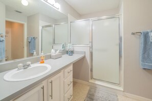 House, 2 Bedrooms | Bathroom | Towels