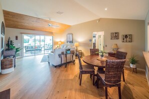 Casa, 3 habitaciones | Restaurantes