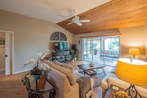 House, 3 Bedrooms | Living room